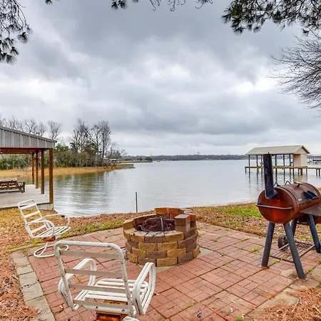 Dock, Decks And Views Lakefront Cottage